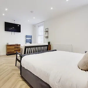 Mount Holiday home
